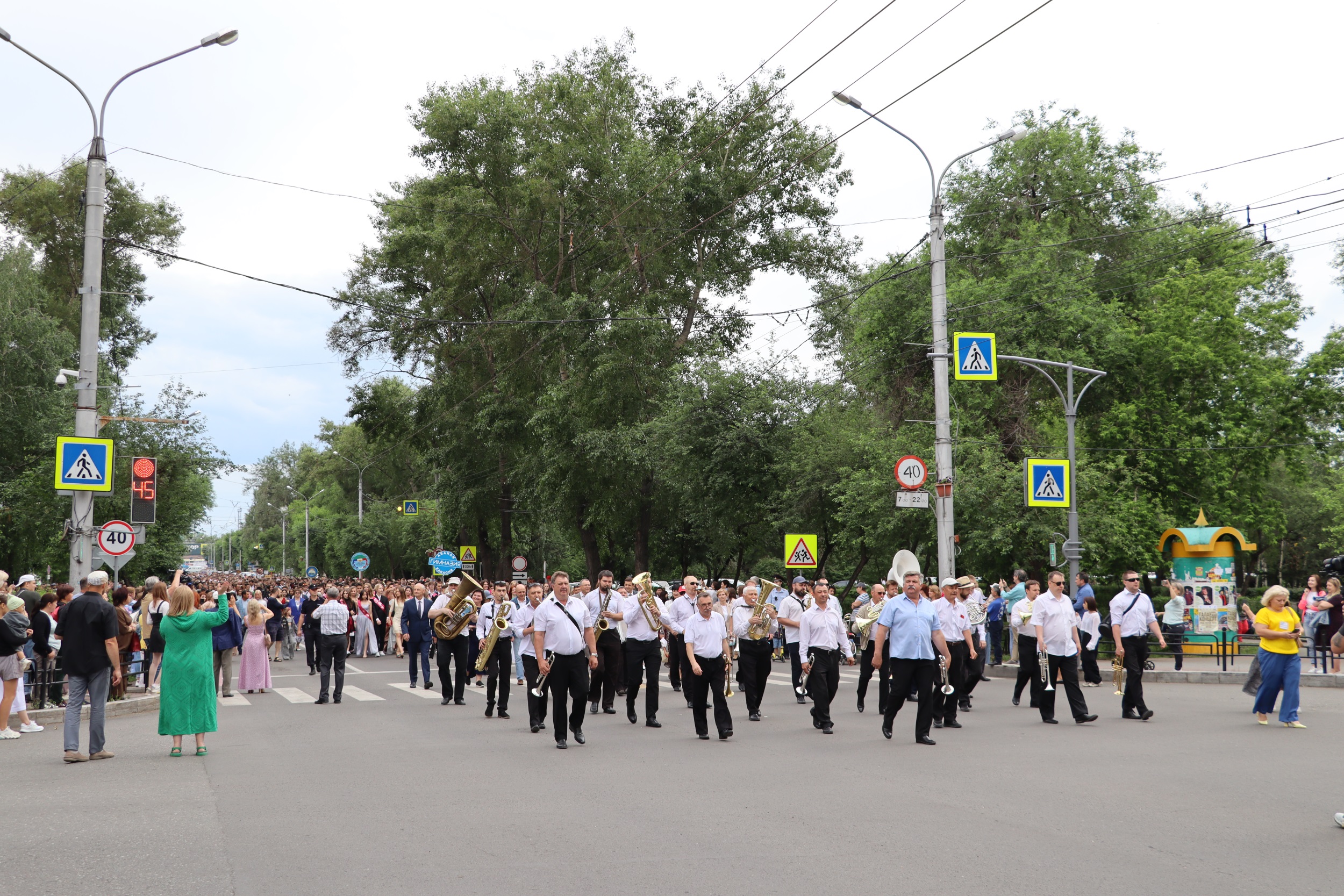 Дороги перекроют в центре Абакана для шествия выпускников 28 июня - Пульс  Хакасии