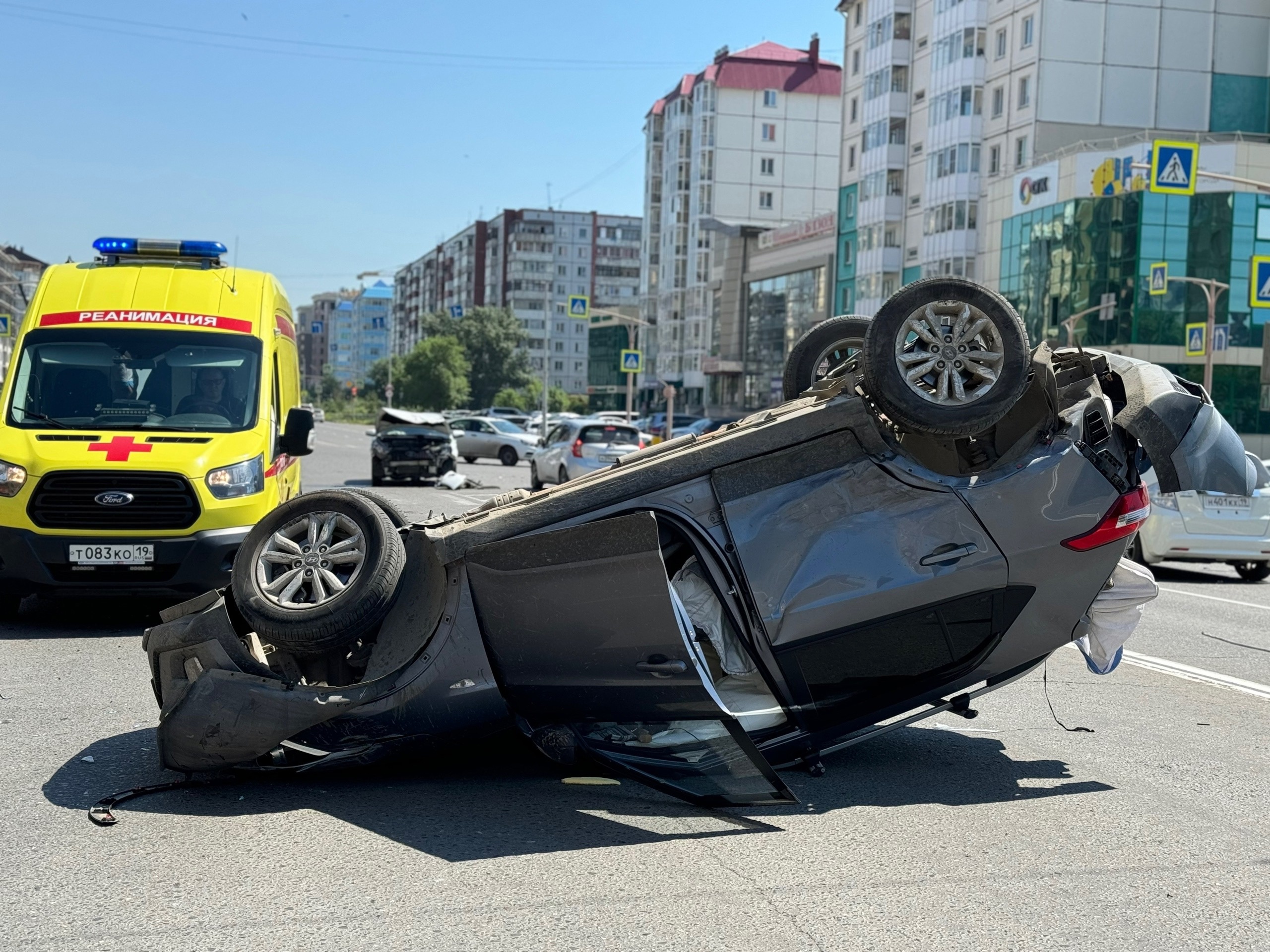 В центре Абакана перевернулся автомобиль - Пульс Хакасии