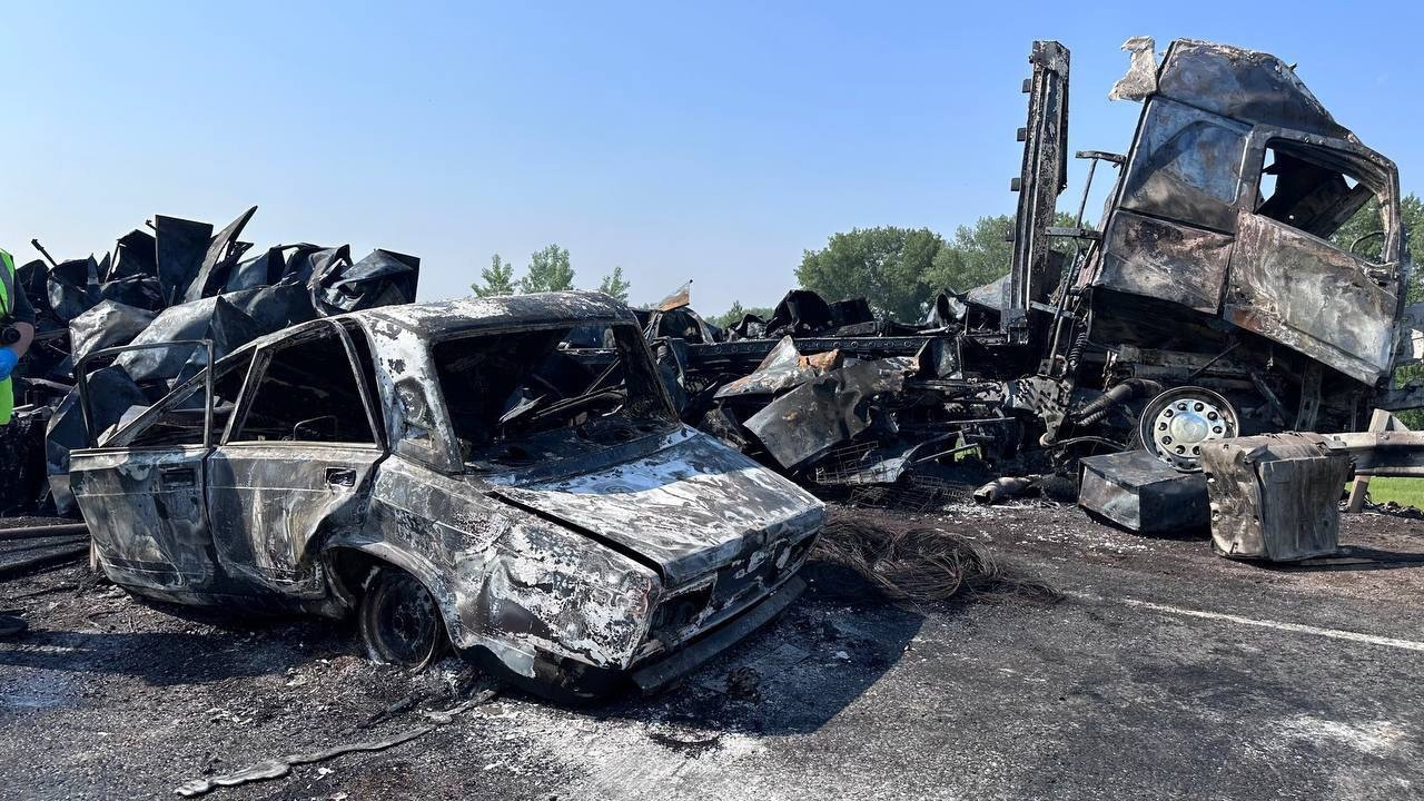 Под Красноярском в ДТП с четырьмя автомобилями погибли два человека - Пульс  Хакасии