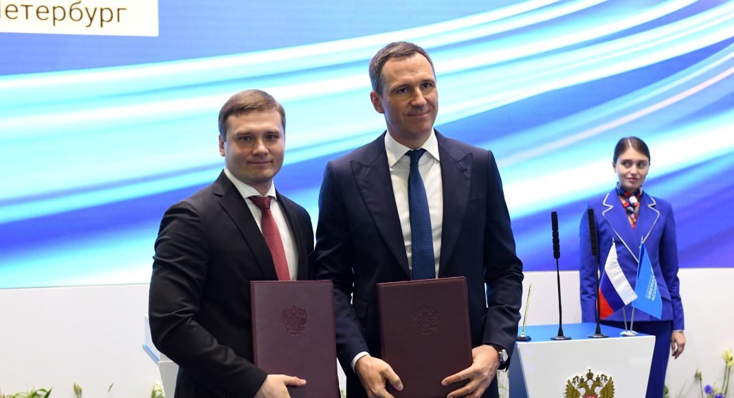 Валентин Коновалов и Денис Буцаев. Фото предоставлено пресс-службой главы РХ