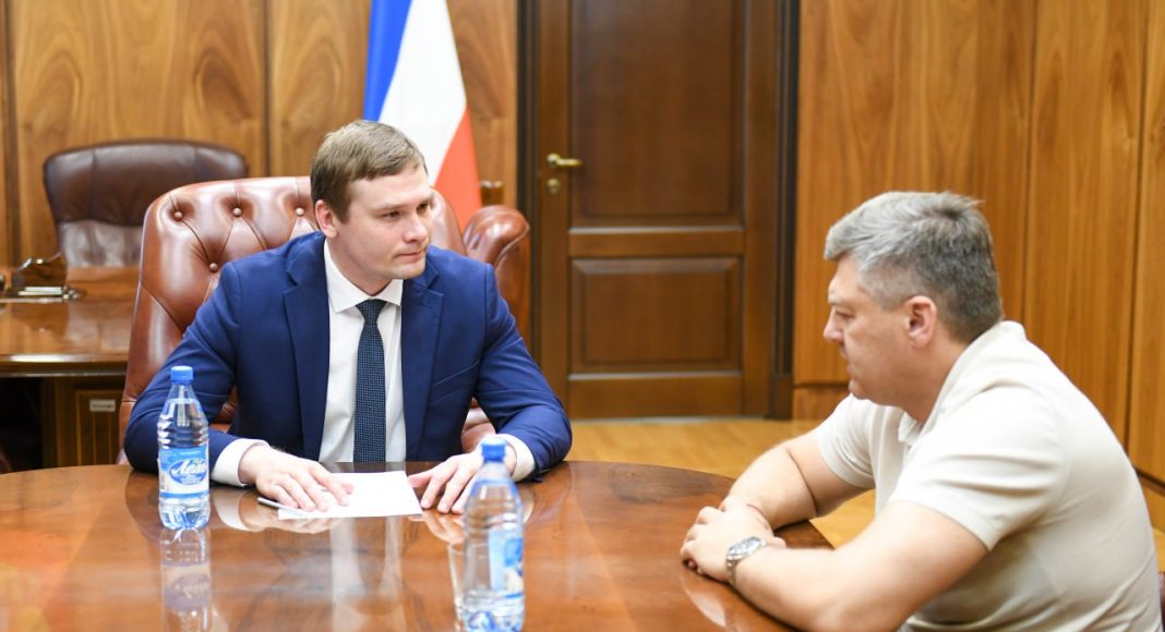 Валентин Коновалов и Владимир Сорокин. Фото пресс-службы главы РХ