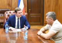 Валентин Коновалов и Владимир Сорокин. Фото пресс-службы главы РХ