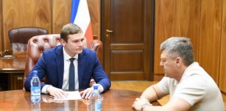 Валентин Коновалов и Владимир Сорокин. Фото пресс-службы главы РХ