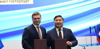 Валентин Коновалов и Владислав Ховалыг. Фото предоставлено пресс-службой главы РХ