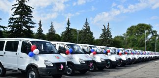 Вручение автомобилей. Фото пресс-служба Минтруда РХ