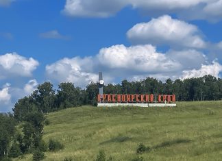 В Красноярском крае учрежден День многодетной семьи Стела Красноярский край. Фото: pulse19.ru