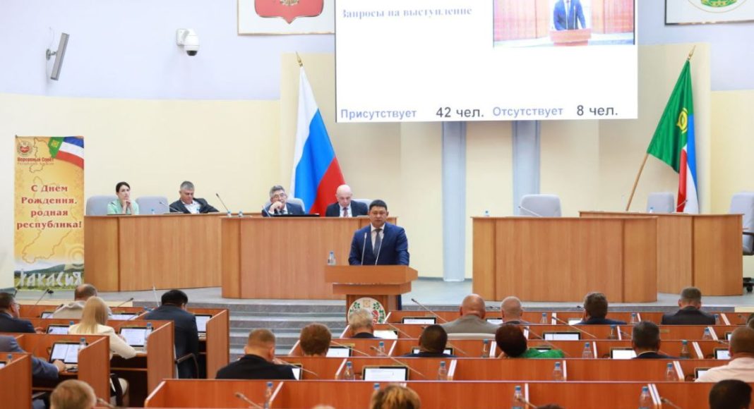 Михаил Побызаков на сессии ВС РХ. Фото: r-19.ru