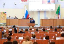 Михаил Побызаков на сессии ВС РХ. Фото: r-19.ru