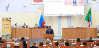 Михаил Побызаков на сессии ВС РХ. Фото: r-19.ru