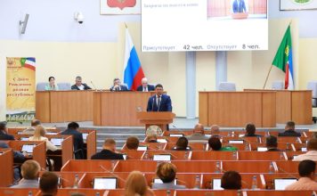 Михаил Побызаков на сессии ВС РХ. Фото: r-19.ru