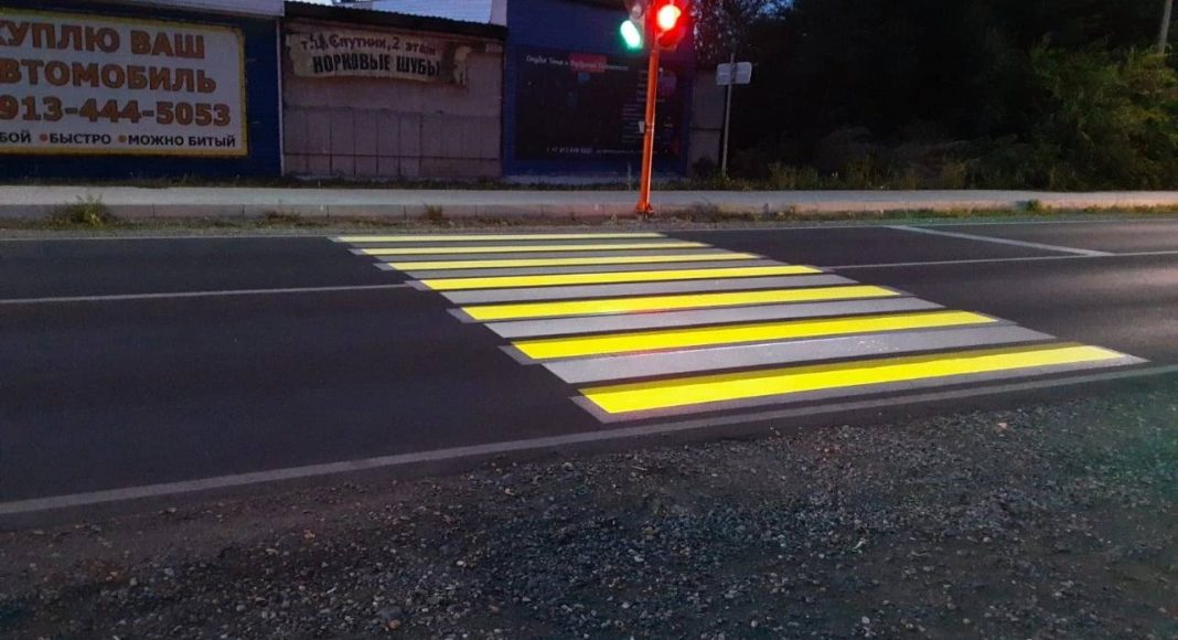 Проекционный пешеходный переход в Саяногорске. Фото Госавтоинспекции
