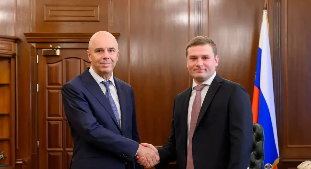 Антон Силуанов и Валентин Коновалов. Фото из телеграм-канала главы РХ Антон Силуанов и Валентин Коновалов. Фото из телеграм-канала главы РХ