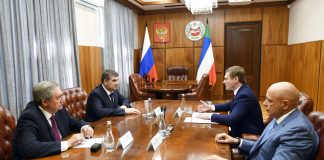 Встреча с Сергеем Мочальниковым. Фото со страницы Валентина Коновалова