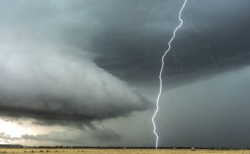 Грозы, град и сильный ветер прогнозируют в Хакасии 25 и 26 августа Гроза
