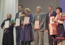 Награждение ученых ХакНИИЯЛИ. Фото А.О. Шулбаева