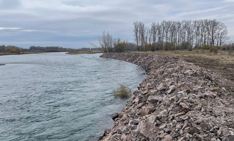 Дамба на реке Абакан. Фото из телеграм-канала Минприроды РХ