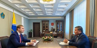 Валентин Коновалов и Владислав Ховалыг. Фото предоставлено пресс-службой главы РХ