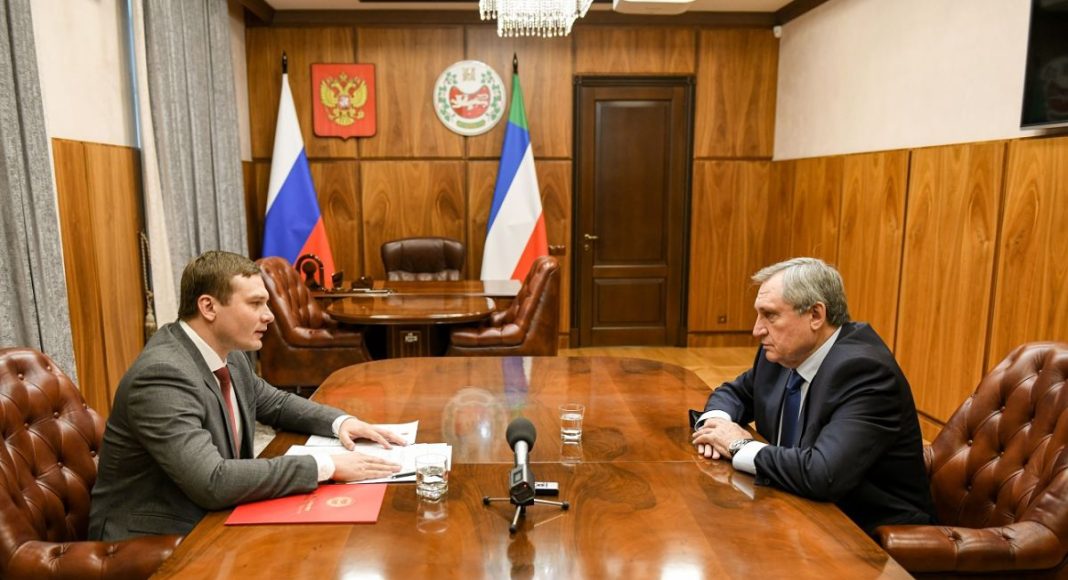 Валентин Коновалов и Николай Шульгинов. Фото: r-19.ru