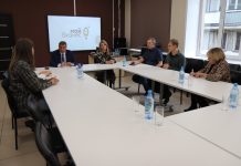 Круглый стол в Фонде развития Хакасии. Фото Владислав Фербер