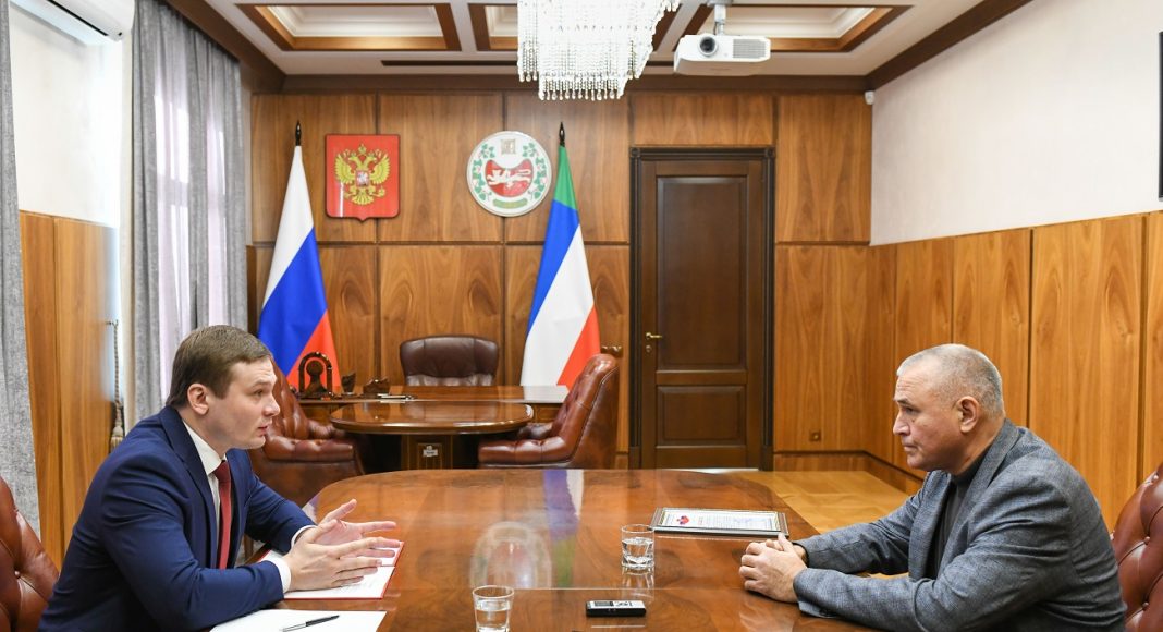 Валентин Коновалов и Сергей Комаров. Фото: r-19.ru