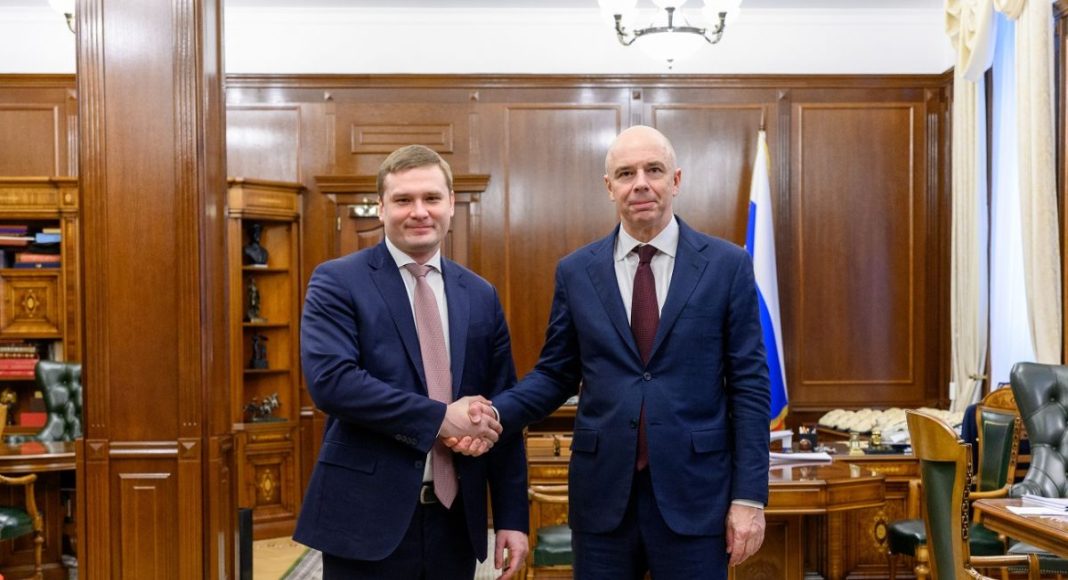 Валентин Коновалов и Антон Силуанов. Фото r-19.ru Валентин Коновалов и Антон Силуанов. Фото r-19.ru