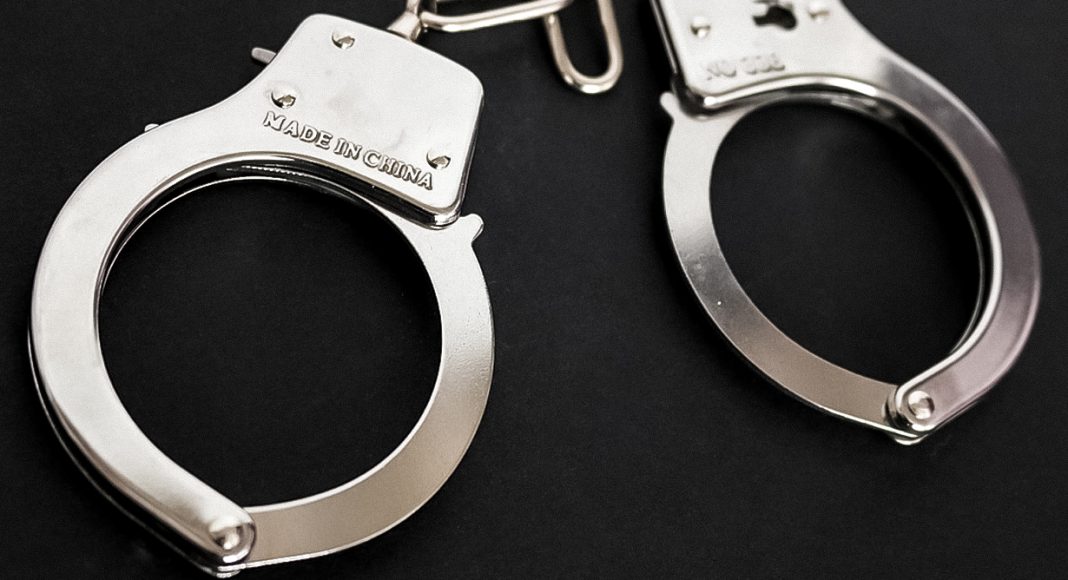 Наручники, арест