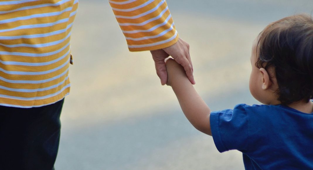 Изображение из фотобанка. Дети, ребенок, рука, детская рука