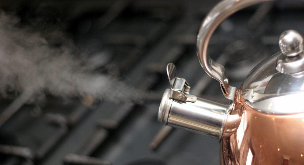 Изображение из фотобанка. Чайник, кипяток