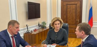 Олег Земцов, Инна Святенко и Валентин Коновалов. Фото со страницы главы РХ