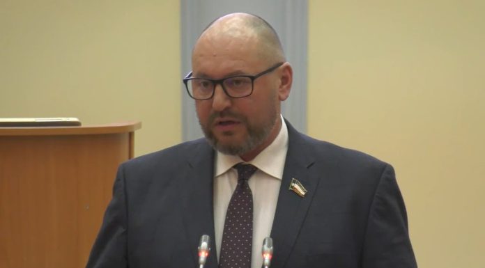 Инициативе Валерия Старостина сказали как бы да, но как бы нет Валерий Старостин на сессии ВС РХ