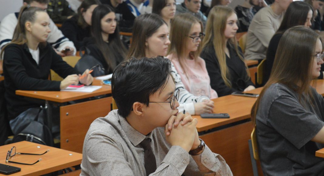 Студенты. Фото пресс-службы ХГУ