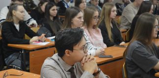 Студенты. Фото пресс-службы ХГУ