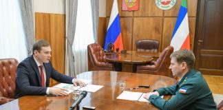 Валентин Коновалов и Олег Матвиенко. Фото пресс-службы главы РХ