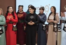 Показ одежды в Фонде развития. Фотограф Владислав Фербер