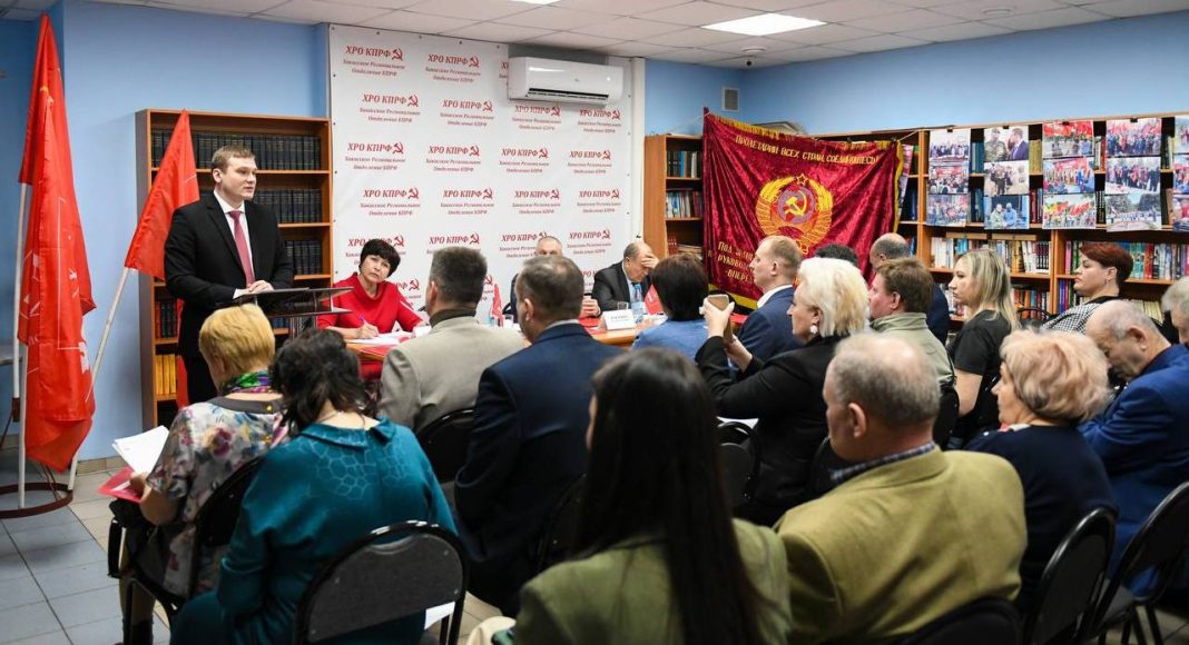 Валентин Коновалов в ХРО КПРФ. Фото телеграм-канала КПРФ Хакасии