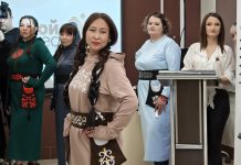 Показ одежды в Фонде развития. Фотограф Владислав Фербер