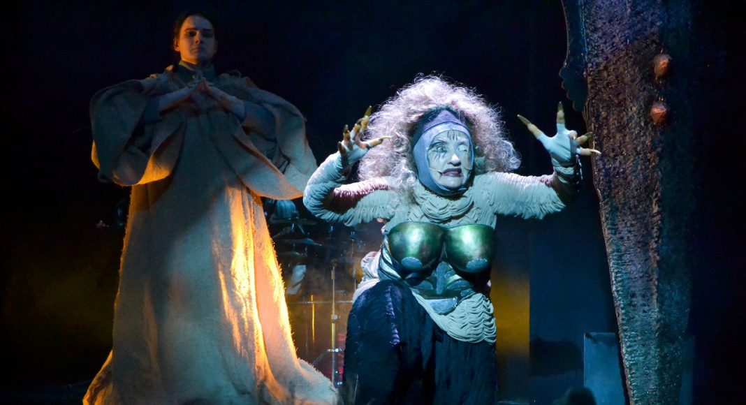 Спектакль «Луноликая». Фото: Виктория Ермолаева, пресс-служба Русского драматического театра Спектакль «Луноликая». Фото: Виктория Ермолаева, пресс-служба Русского драматического театра