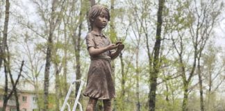 Памятник «Дети войны». Фото пресс-службы Минкультуры РХ