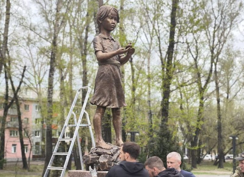 Памятник «Дети войны». Фото пресс-службы Минкультуры РХ