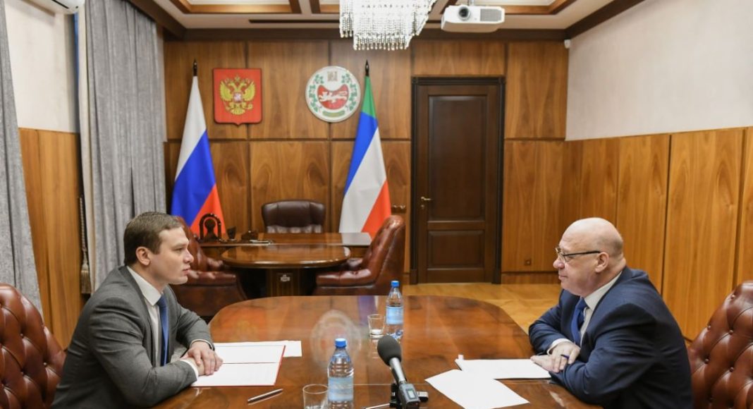 Валентин Коновалов и Олег Ананьевский. Фото: r-19.ru