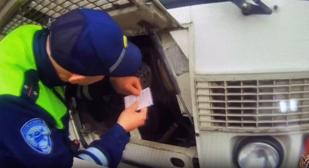 Стоп кадр из видео Госавтоинспекции