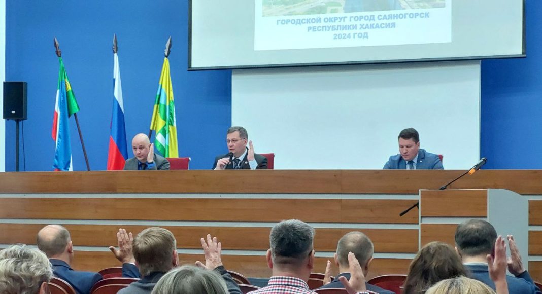 Фото из телеграм-канала Главы Саяногорска Евгения Молоднякова