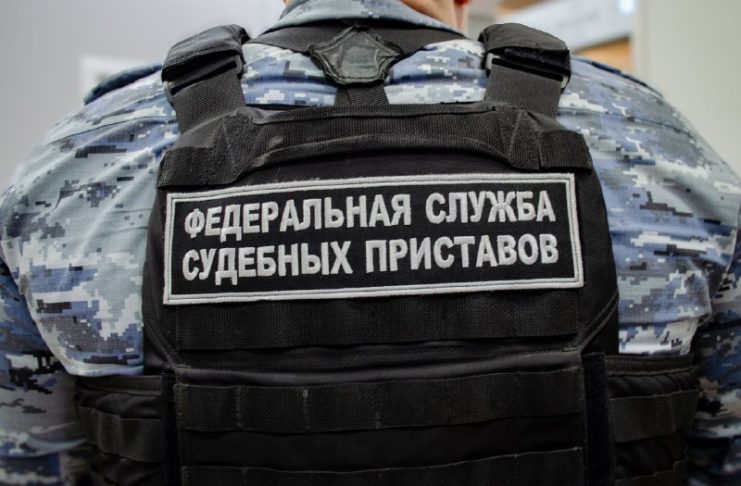 Приставы Хакасии выгнали из страны 42 иностранцев за год Служба судебных приставов. Фото предоставлено пресс-службой УФССП РХ
