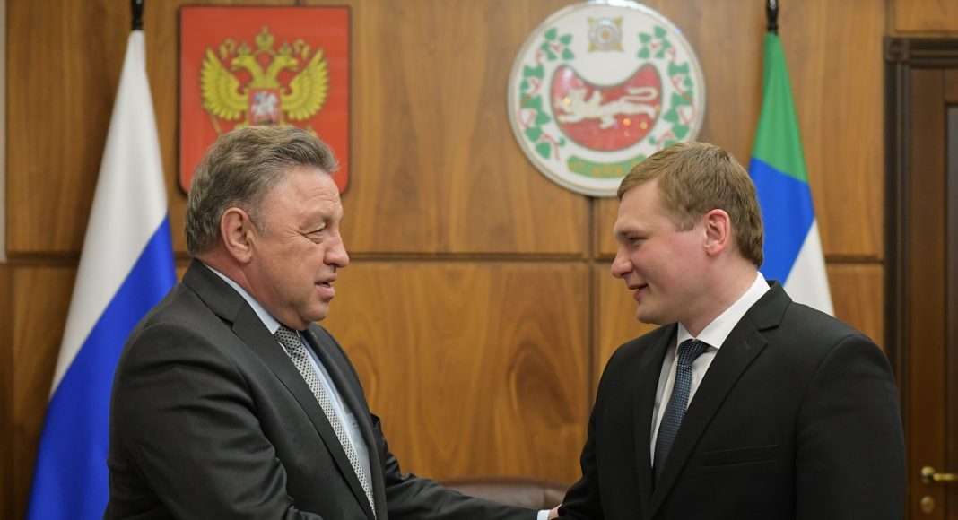 Вячеслав Тимченко и Валентин Коновалов. Фото предоставлено пресс-службой главы РХ