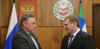 Вячеслав Тимченко и Валентин Коновалов. Фото предоставлено пресс-службой главы РХ