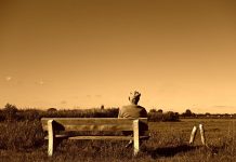 пенсионер, пожилой, одиночество, село, деревня