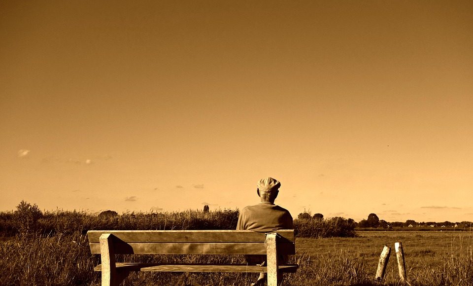 пенсионер, пожилой, одиночество, село, деревня