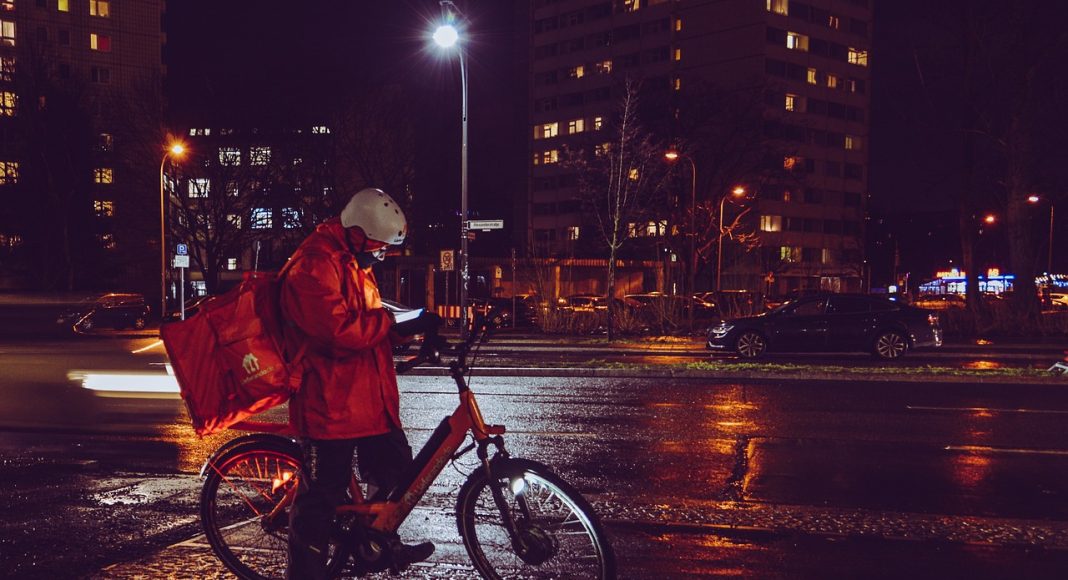 Изображение из фотобанка ночь, работа, курьер