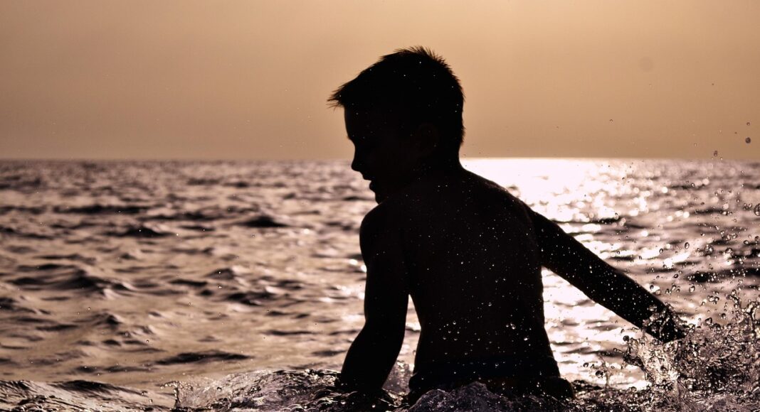 Изображение из фотобанка купание, дети, пляж, бассейн