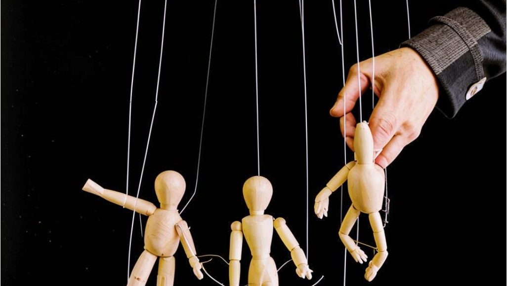 Марионетки. Изображение kandinsky